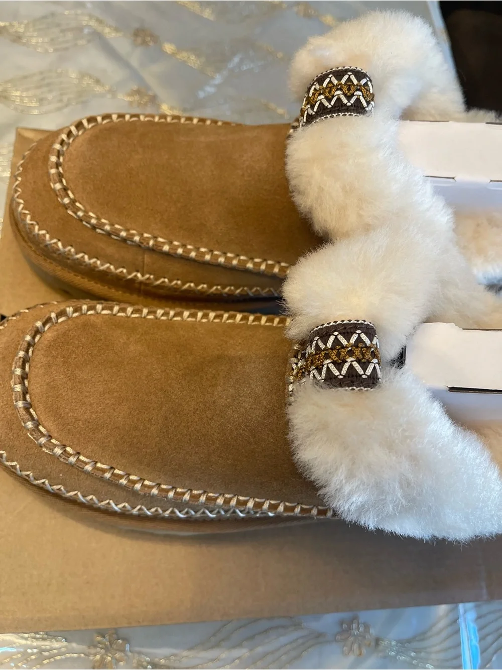 NWB Ugg women’s classic ultra mini alpine boots color chestnut size 8